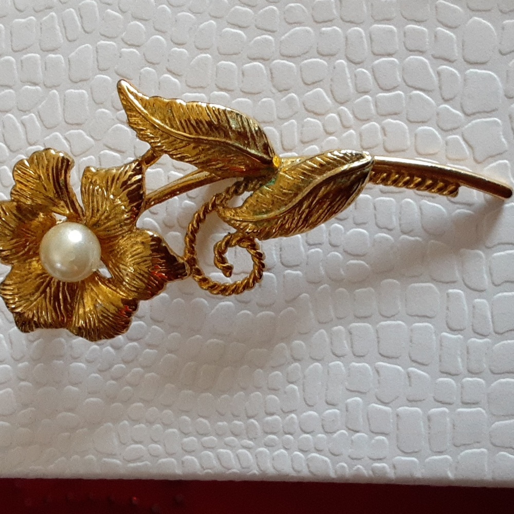 Gold-tone and Pearl Flower Brooch